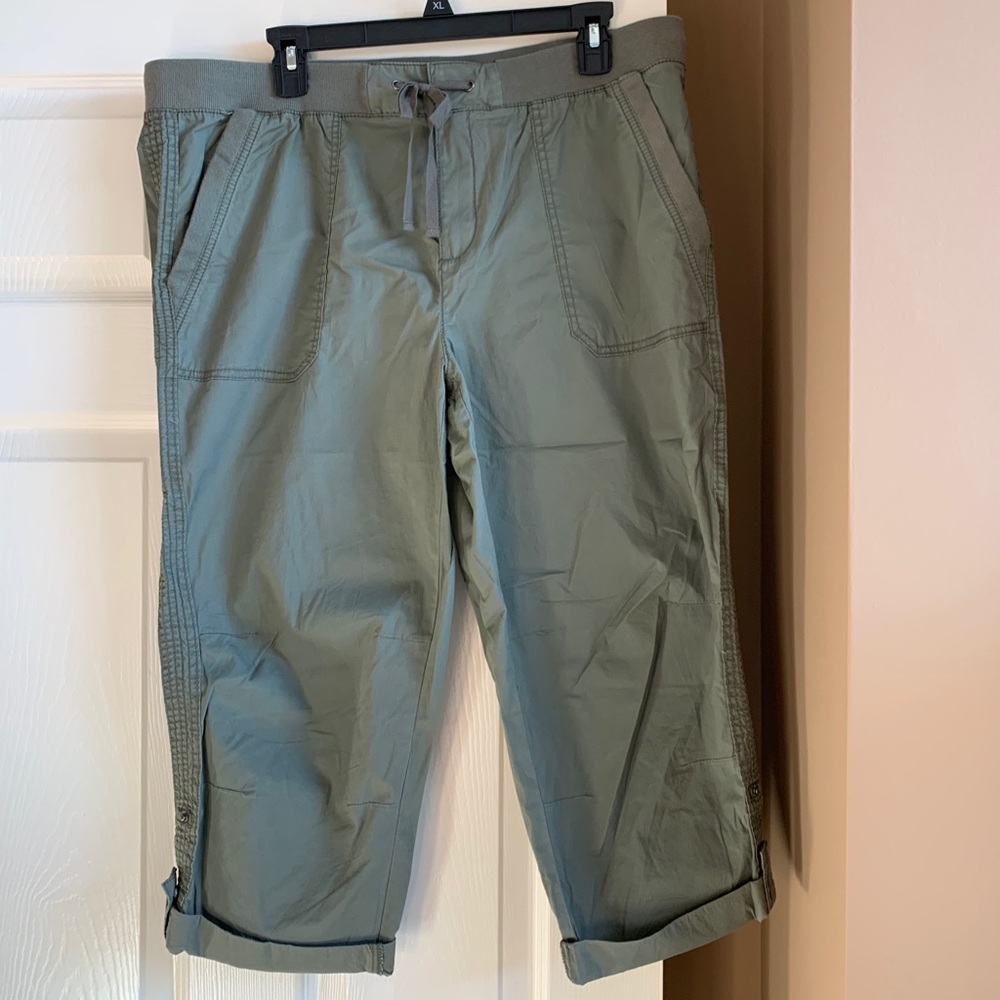 Green hiking/walking capris size 12.